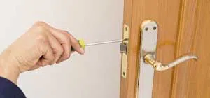 Anaheim Locksmith Service Anaheim, CA 714-660-0108 - trunk-unlock-01